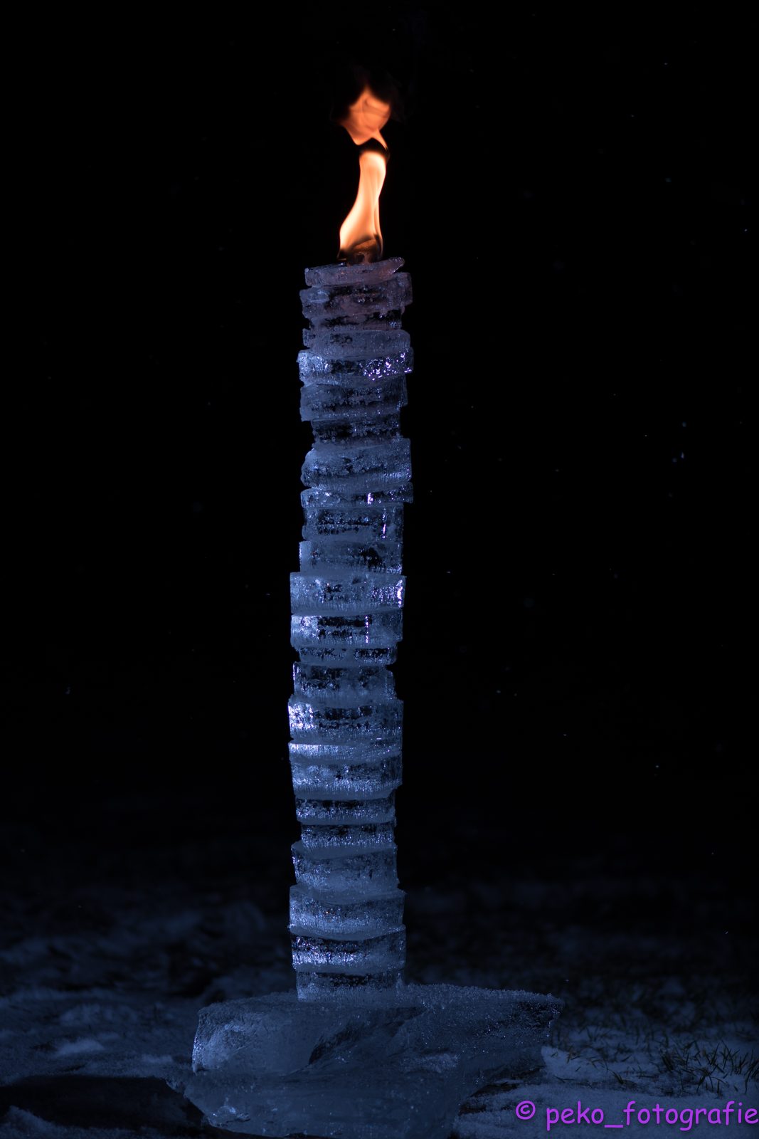 Flamme auf Eis, fotografiert von Peter Kober